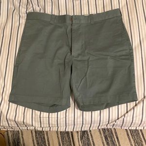 J Crew - Men’s 7 inch inseam short 33 waist, green